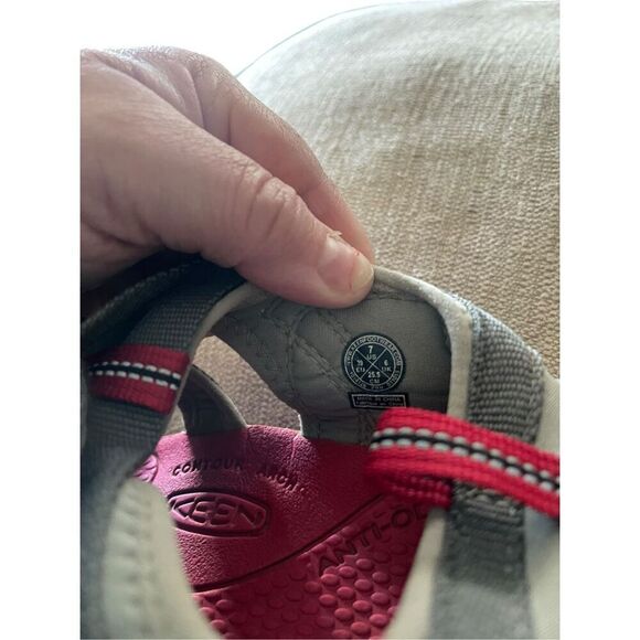 KEEN Womens Gray Red Waterproof Round Toe Flat Outdoor Sandals Size 7 - Picture 9 of 10
